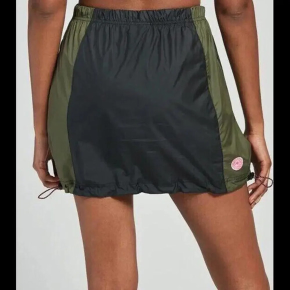 Nike Sportswear Icon Clash Athleisure Woven Mini Skirt Green/Black Medium NWOT - Picture 13 of 15